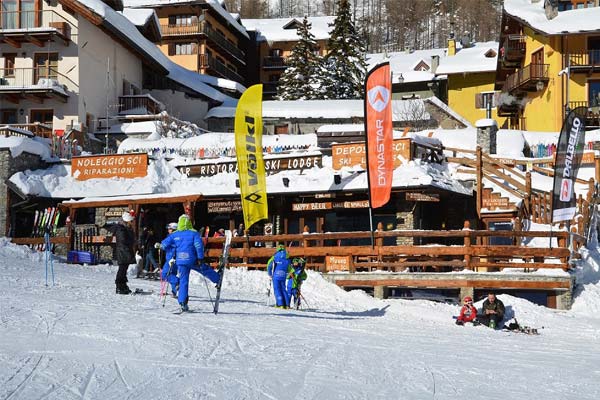 Outside view of Coffee & Food e noleggio Ski lodge