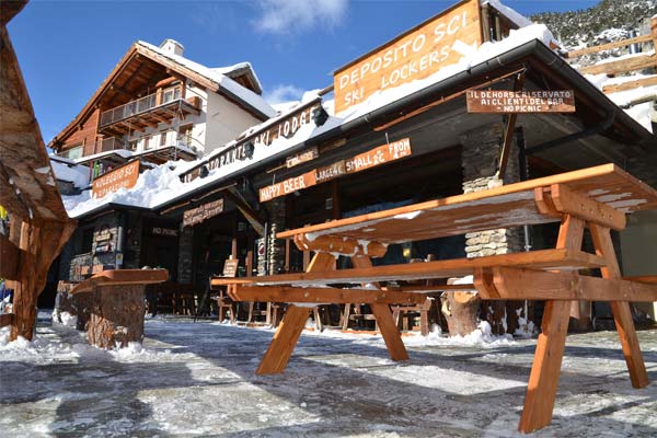 Outside view of Coffee & Food e noleggio Ski lodge